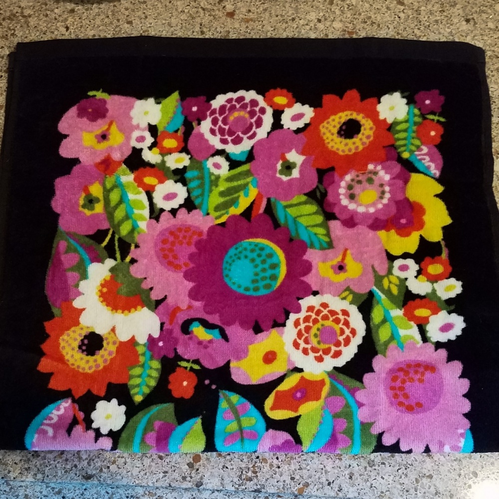 Vera Bradley 3 Piece Towel Set (New) - Picture 3 of 3